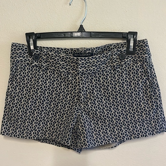 Banana Republic Ryan Fit geometric print shorts - Picture 1 of 11